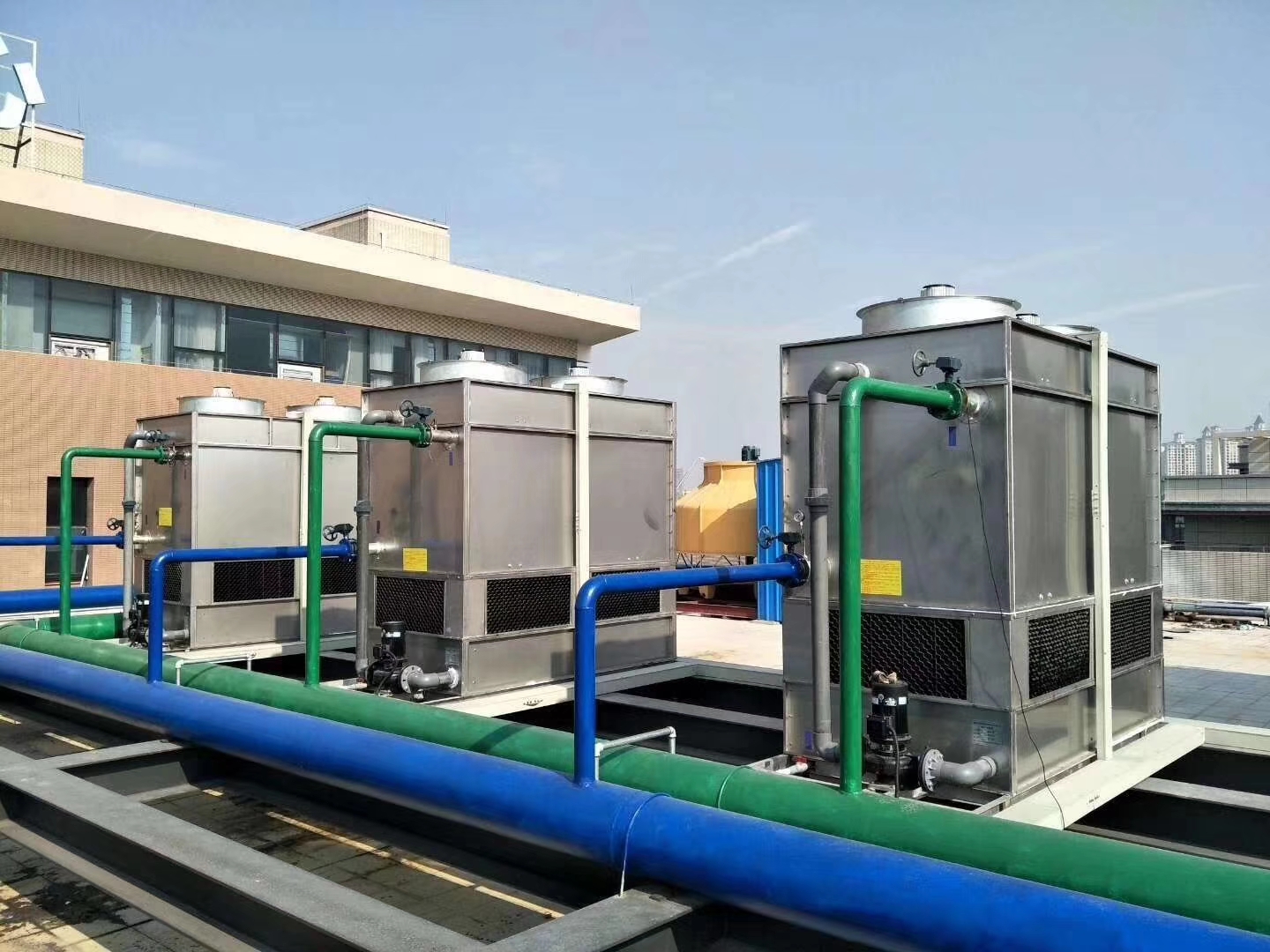 逆流閉式冷卻塔